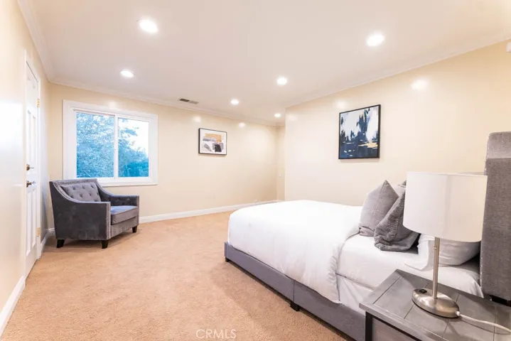 10650 Oakdale Avenue, Chatsworth, California 91311