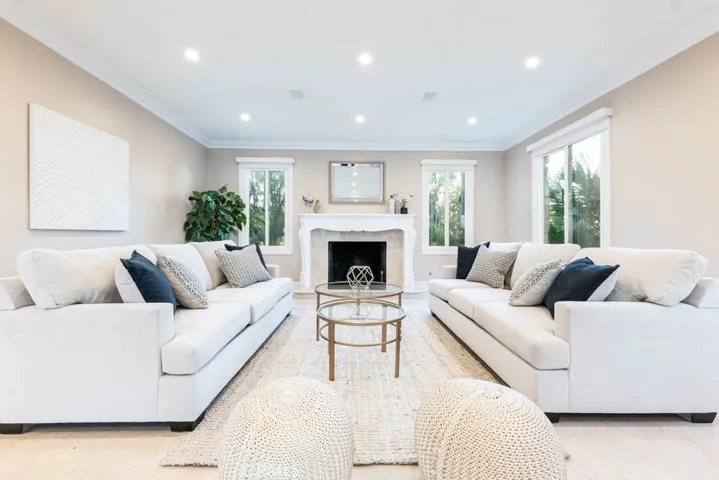 10650 Oakdale Avenue, Chatsworth, California 91311