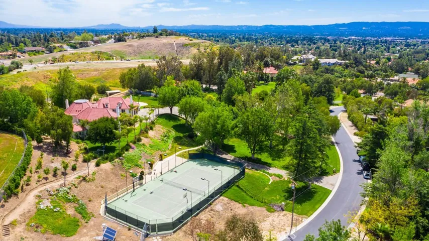 10650 Oakdale Avenue, Chatsworth, California 91311