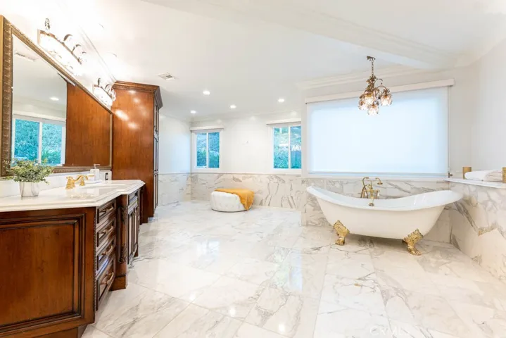 10650 Oakdale Avenue, Chatsworth, California 91311