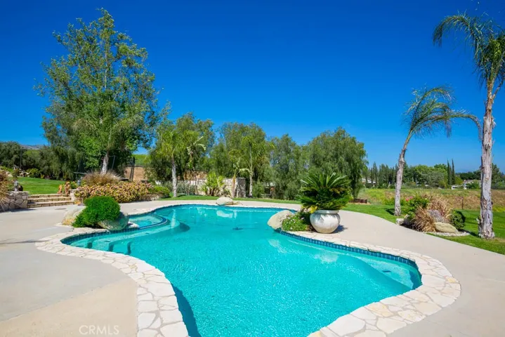 10650 Oakdale Avenue, Chatsworth, California 91311
