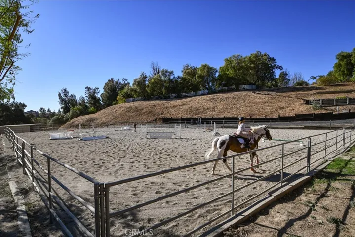 10650 Oakdale Avenue, Chatsworth, California 91311