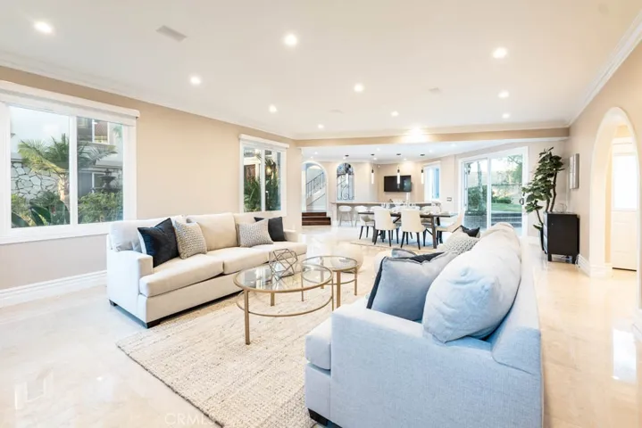 10650 Oakdale Avenue, Chatsworth, California 91311