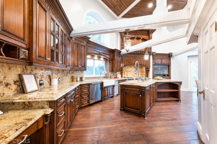 10650 Oakdale Avenue, Chatsworth, California 91311