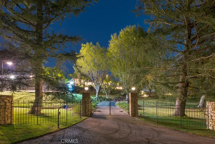 10650 Oakdale Avenue, Chatsworth, California 91311