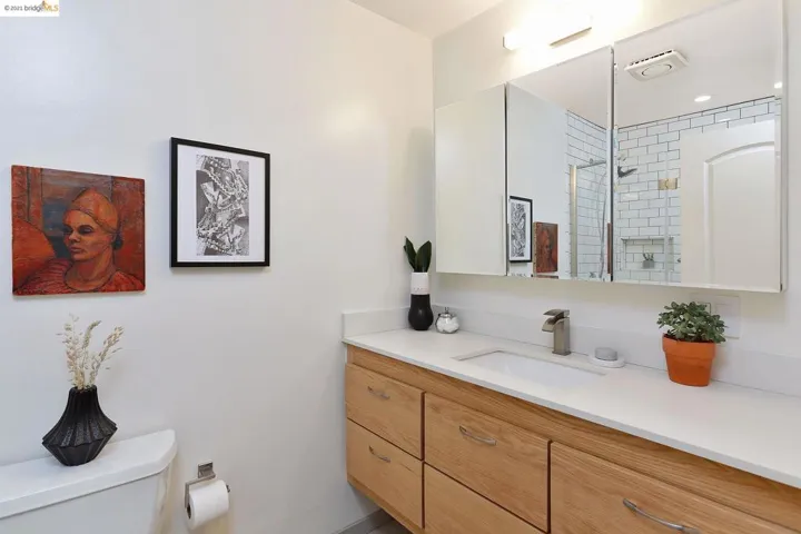 525 Mandana Blvd 102, Oakland, California 94610