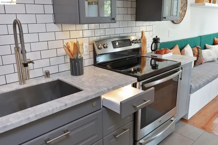 525 Mandana Blvd 102, Oakland, California 94610