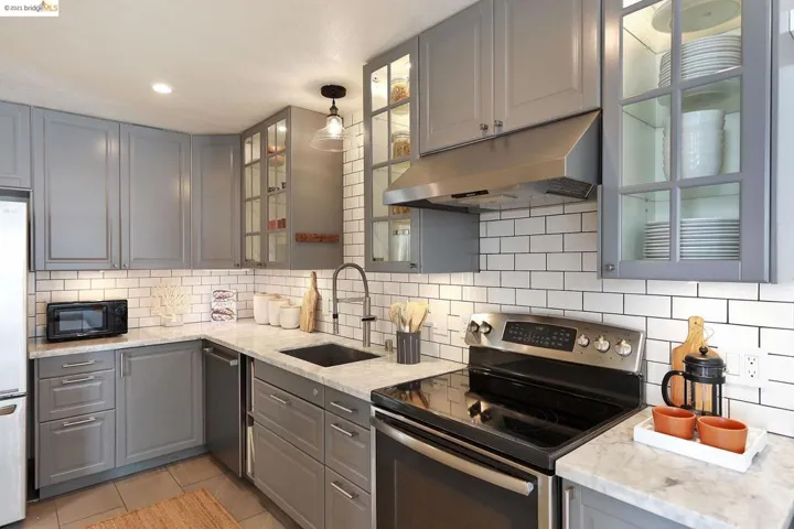 525 Mandana Blvd 102, Oakland, California 94610