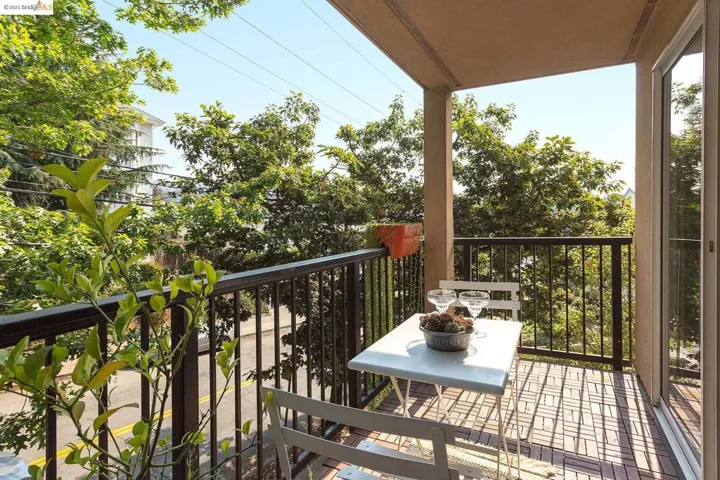 525 Mandana Blvd 102, Oakland, California 94610