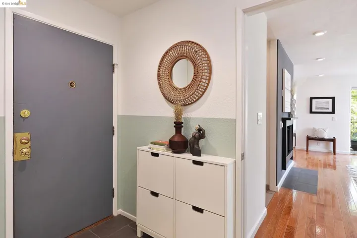 525 Mandana Blvd 102, Oakland, California 94610