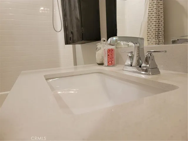 Quartz counter Hall bath #2