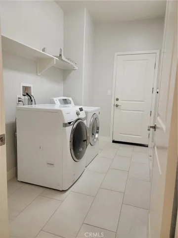 Laundry, Garage door.