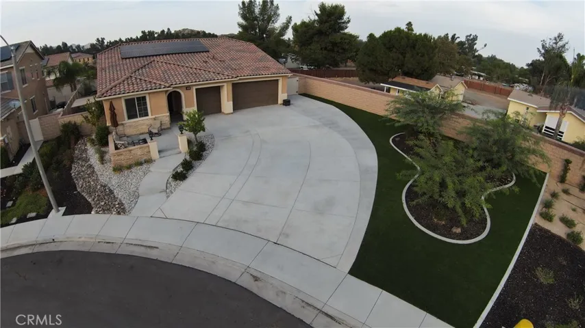 Large driveway to fit all your friends!