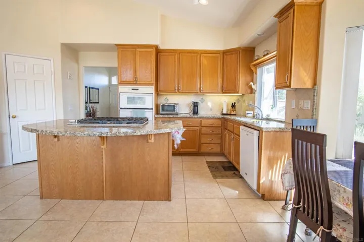2211 Knollwood Ave, Fallbrook, California 92028