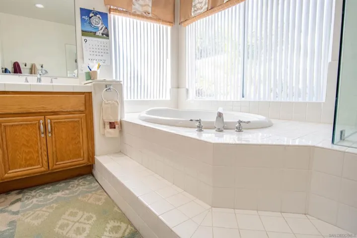 2211 Knollwood Ave, Fallbrook, California 92028