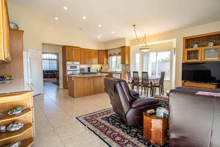 2211 Knollwood Ave, Fallbrook, California 92028
