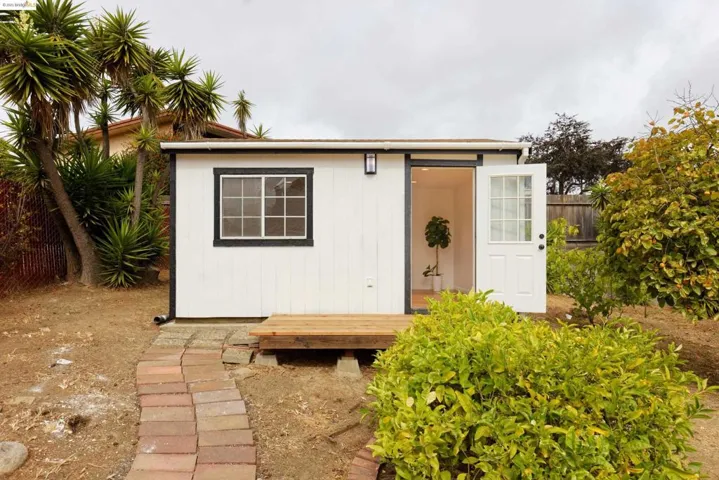 6015 Orchard Ave, Richmond, California 94804