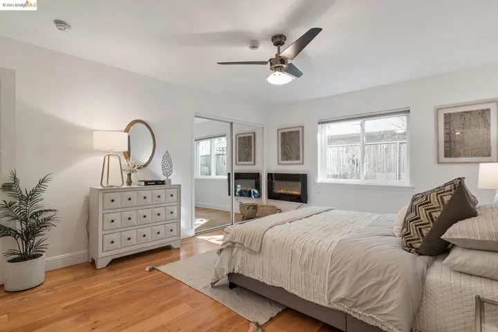 386 Santa Clara Ave 105, Oakland, California 94610