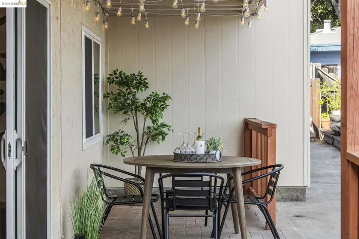 386 Santa Clara Ave 105, Oakland, California 94610