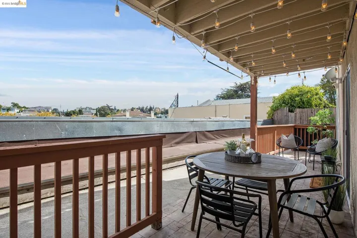 386 Santa Clara Ave 105, Oakland, California 94610
