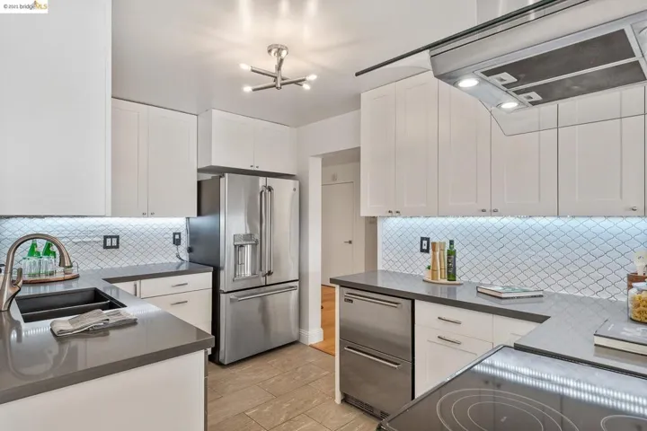 386 Santa Clara Ave 105, Oakland, California 94610