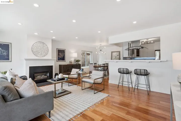 386 Santa Clara Ave 105, Oakland, California 94610