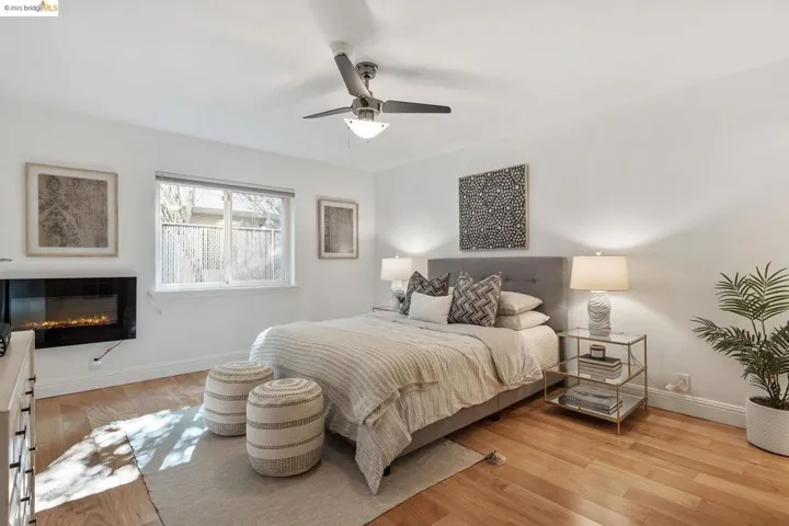 386 Santa Clara Ave 105, Oakland, California 94610