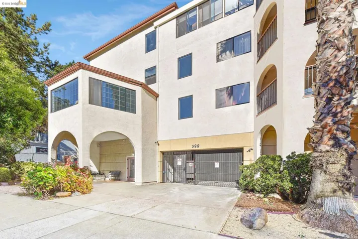 386 Santa Clara Ave 105, Oakland, California 94610