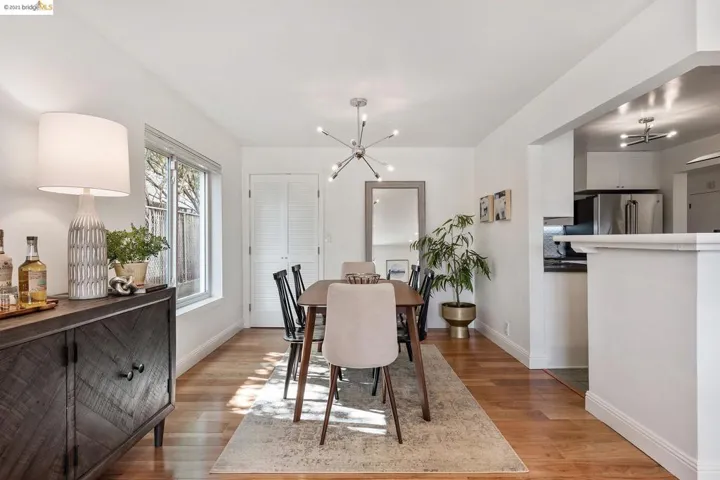 386 Santa Clara Ave 105, Oakland, California 94610