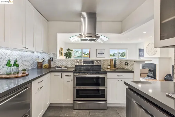 386 Santa Clara Ave 105, Oakland, California 94610
