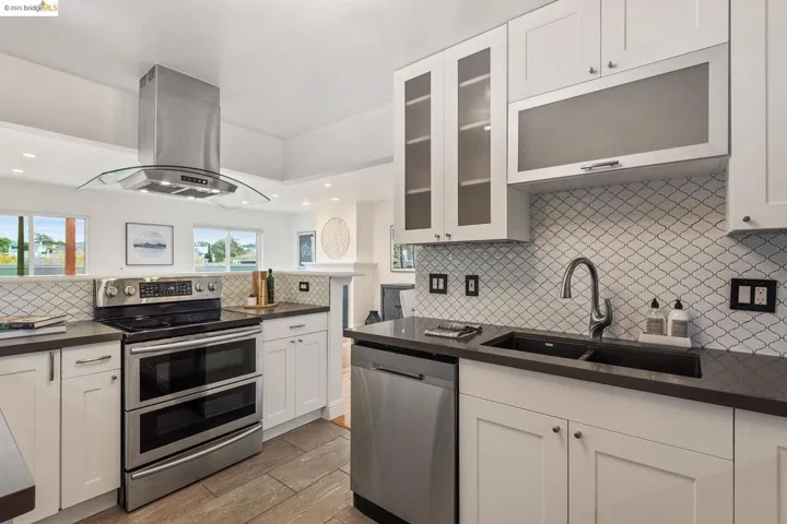 386 Santa Clara Ave 105, Oakland, California 94610