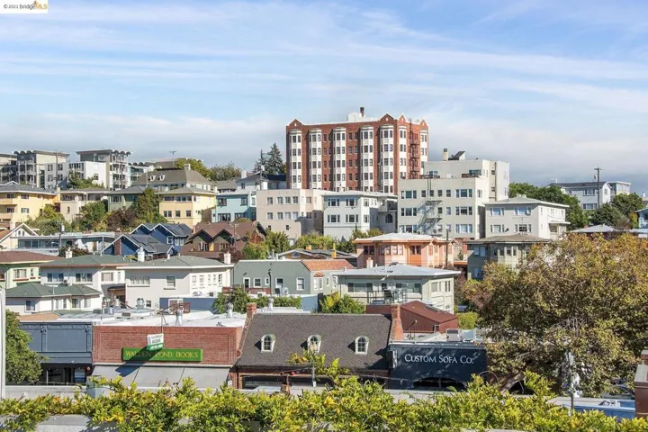 386 Santa Clara Ave 105, Oakland, California 94610