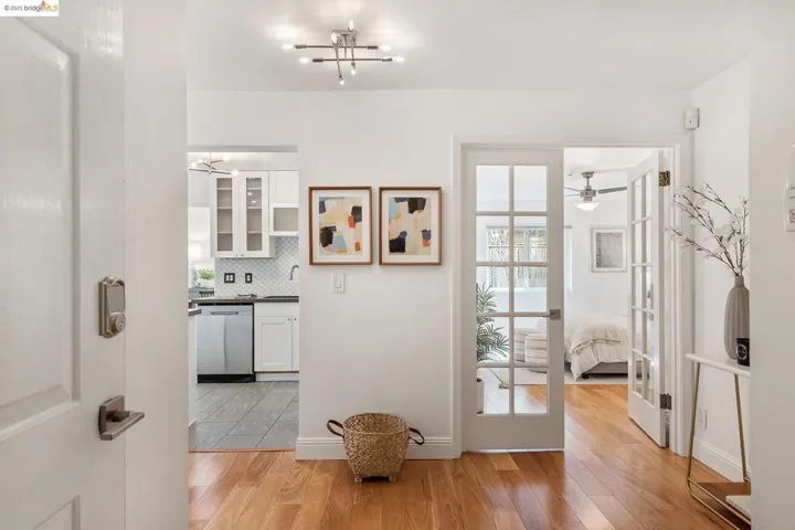 386 Santa Clara Ave 105, Oakland, California 94610