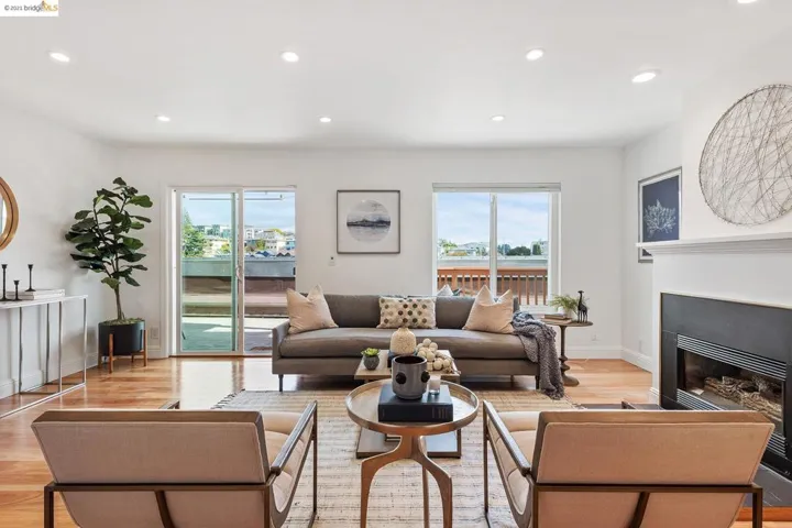 386 Santa Clara Ave 105, Oakland, California 94610