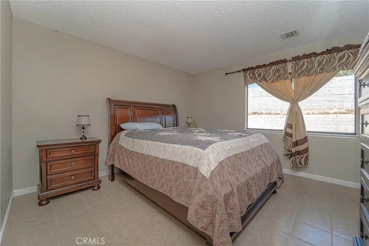 24012 Tahquitz Road, Apple Valley, California 92307