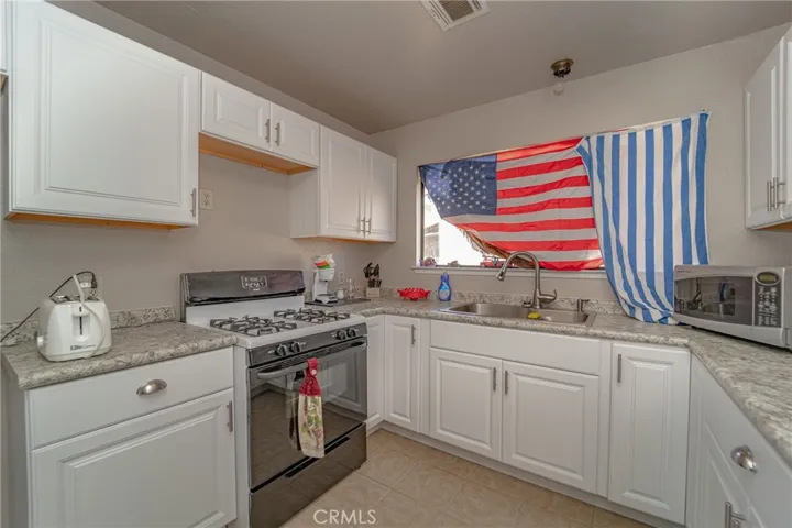 24012 Tahquitz Road, Apple Valley, California 92307