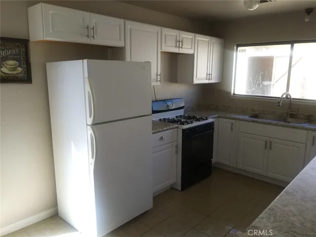 24012 Tahquitz Road, Apple Valley, California 92307