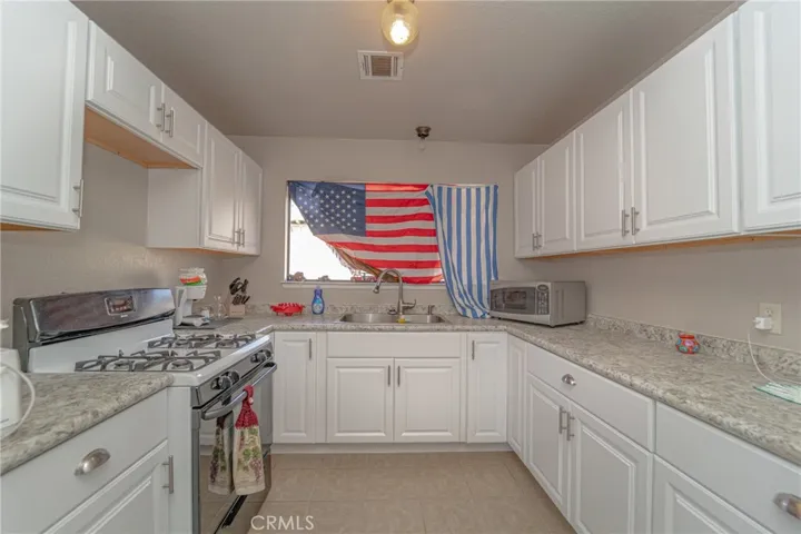 24012 Tahquitz Road, Apple Valley, California 92307