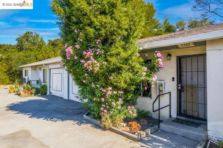 3301 35th Ave, Oakland, California 94619