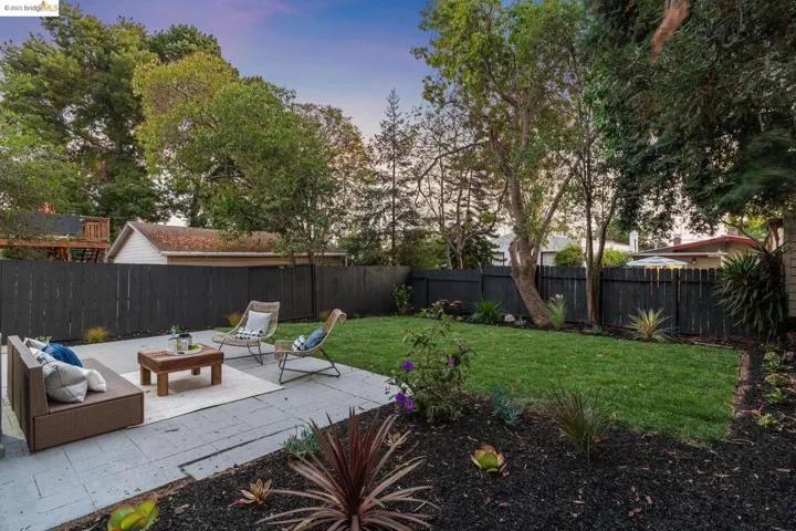 5437 El Camile Ave, Oakland, California 94619