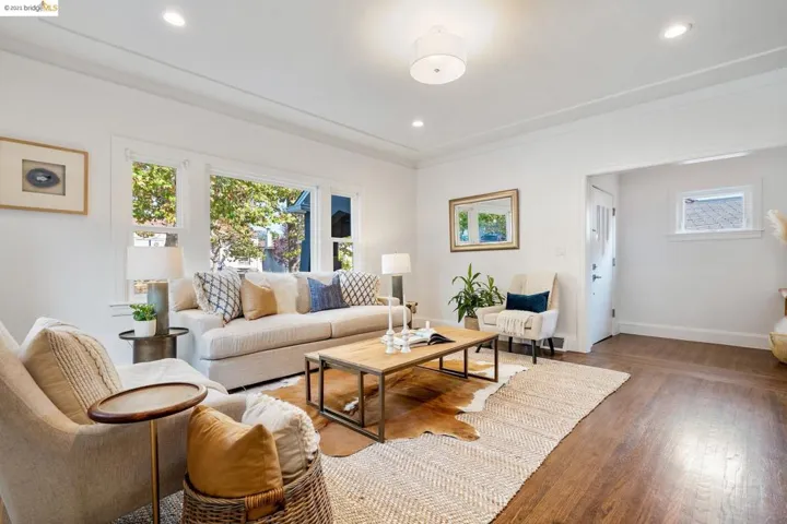 5437 El Camile Ave, Oakland, California 94619