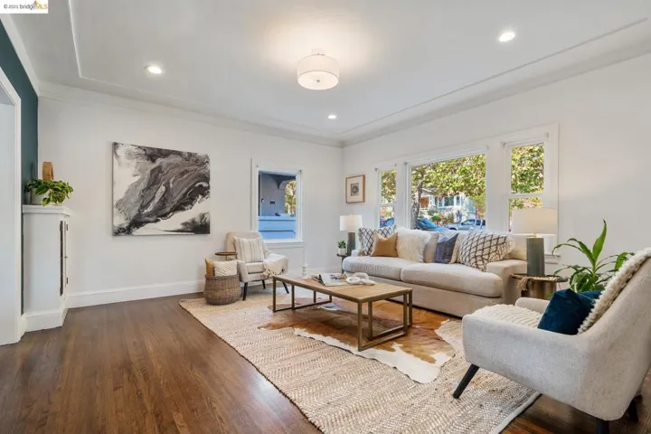 5437 El Camile Ave, Oakland, California 94619