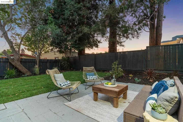 5437 El Camile Ave, Oakland, California 94619
