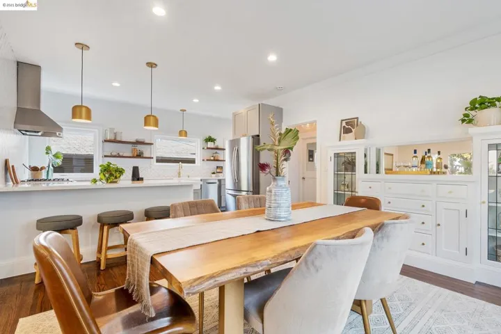 5437 El Camile Ave, Oakland, California 94619