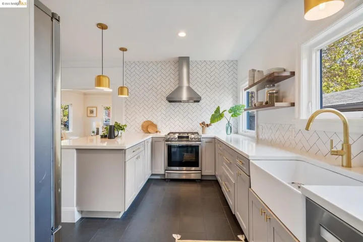 5437 El Camile Ave, Oakland, California 94619