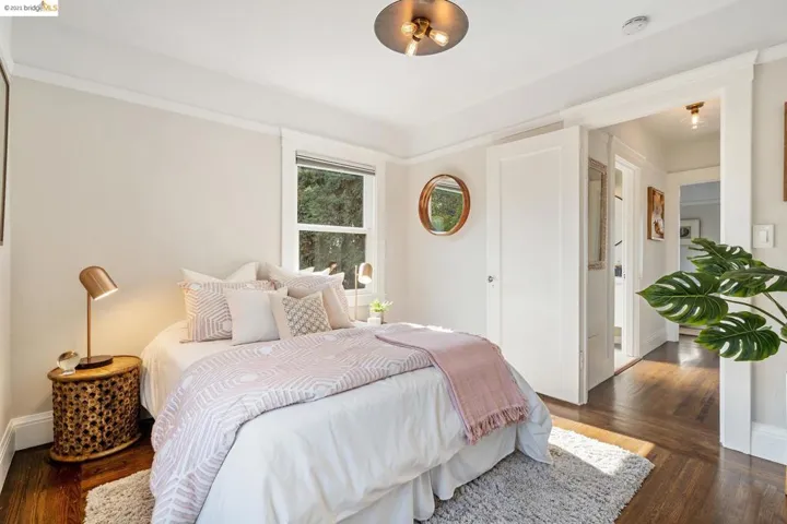 5437 El Camile Ave, Oakland, California 94619