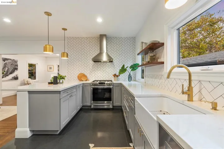 5437 El Camile Ave, Oakland, California 94619