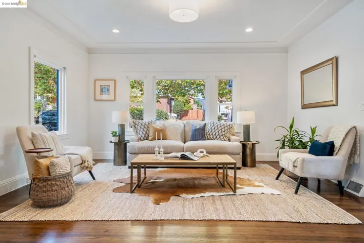5437 El Camile Ave, Oakland, California 94619