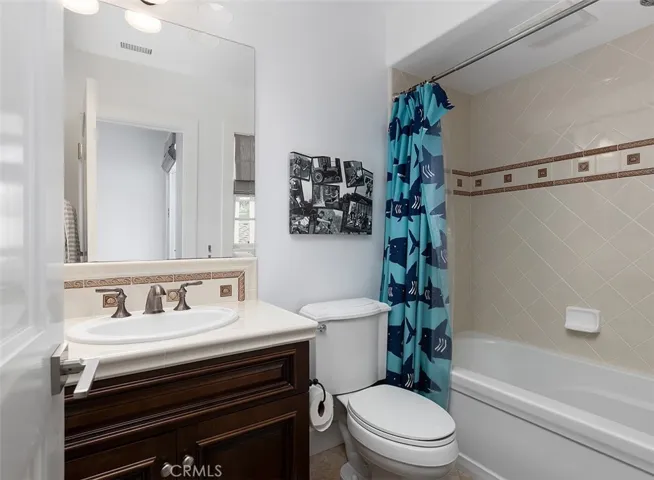 bedroom 3 full bath