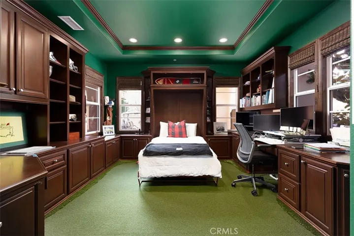Office w/ trundle bed down